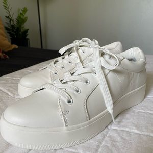 STEVE MADDEN Women's Classic Court Sneaker Athleisure Shoes ~ White 11 NIB